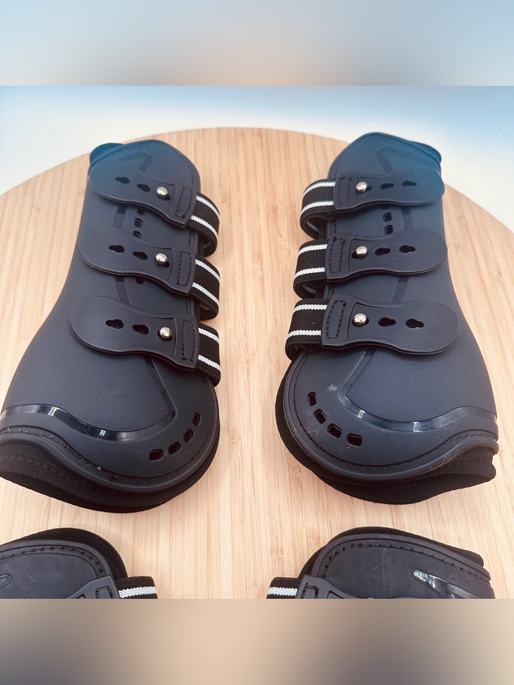 Set of equine horse protective boots front tendon and rear fetlock by Wandrola